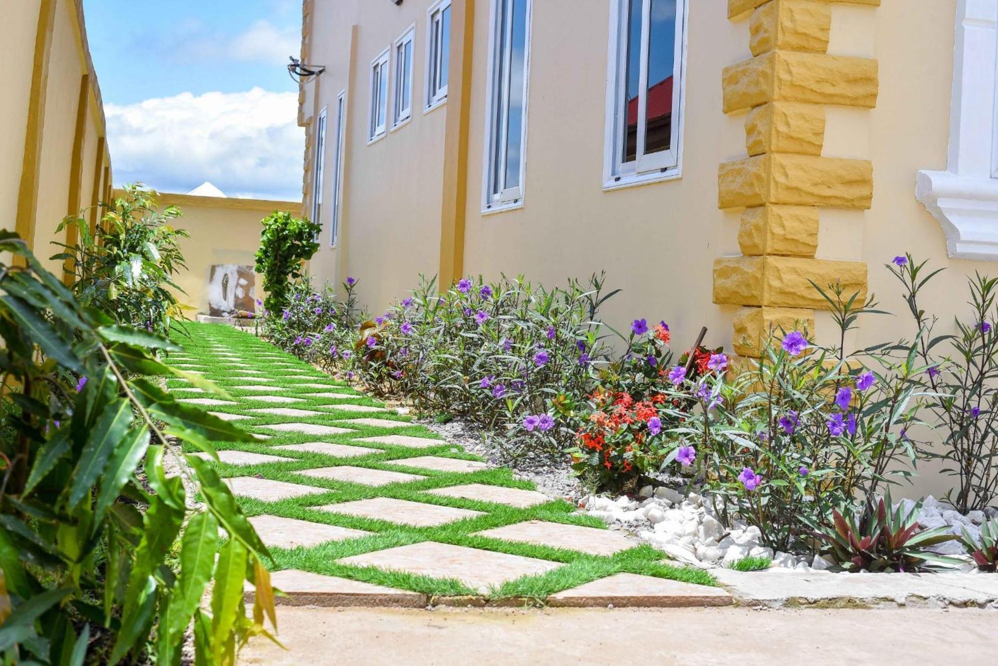Seyramz Palace - Free Airport Pick Up - High Speed Starlink Wifi - Car Rental Тамале Экстерьер фото