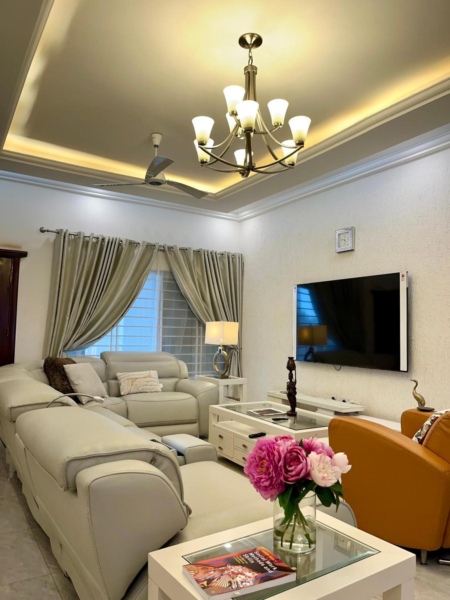Seyramz Palace - Free Airport Pick Up - High Speed Starlink Wifi - Car Rental Тамале Экстерьер фото